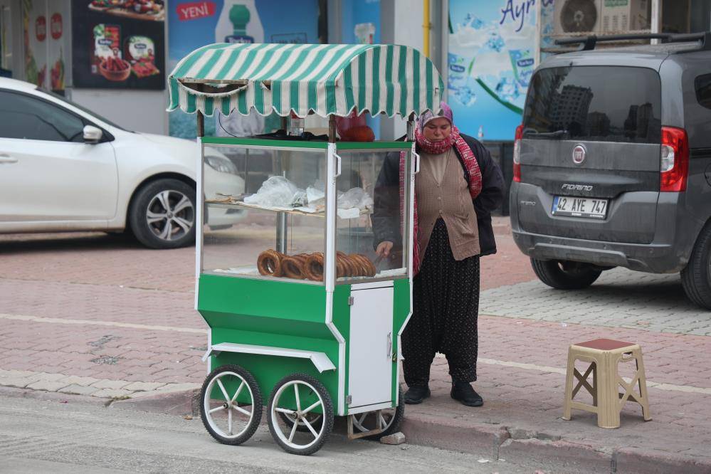 Eşinin kazasıyla hayatı değişti! Konya’nın simitçi teyzesinin hikayesi 4